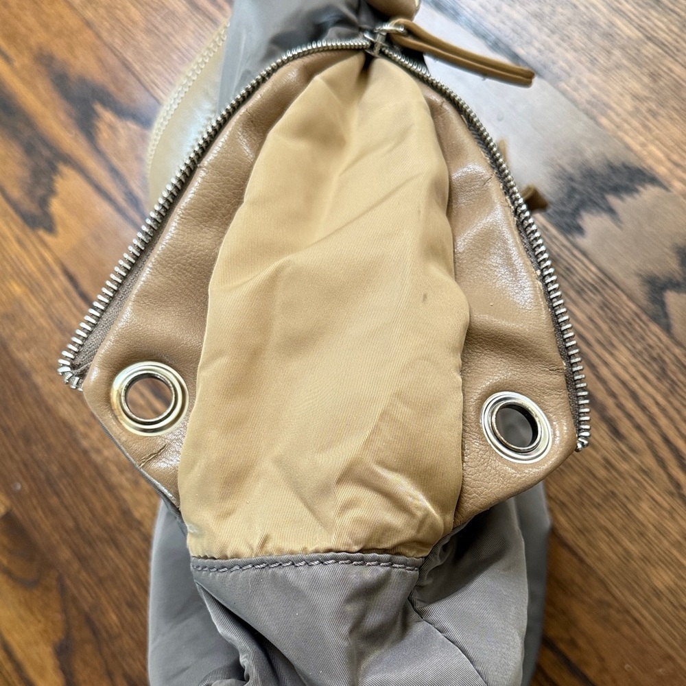 Sondra Roberts Women’s Gray Beige Shoulder Bag With Unique Side Panels - Picture 8 of 11